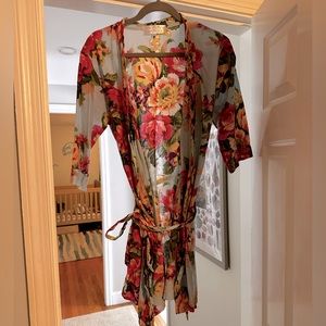 Sandy Waters wrap/tie floral robe